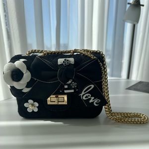 Stylish Bandits Black Quilted Purse